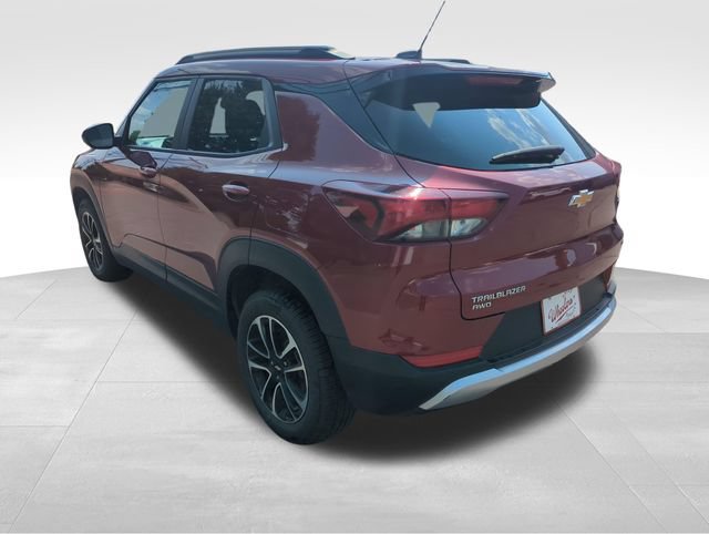 Used 2025 Chevrolet TrailBlazer LT AWD/4WD image 3