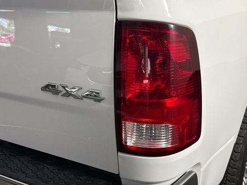 Used 2017 RAM 1500 Classic SLT AWD/4WD image 32