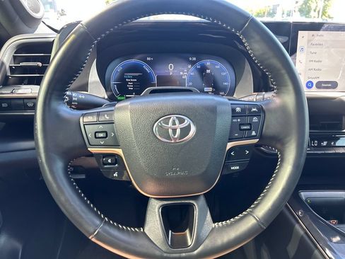 Certified 2025 Toyota Crown Platinum AWD/4WD image 18