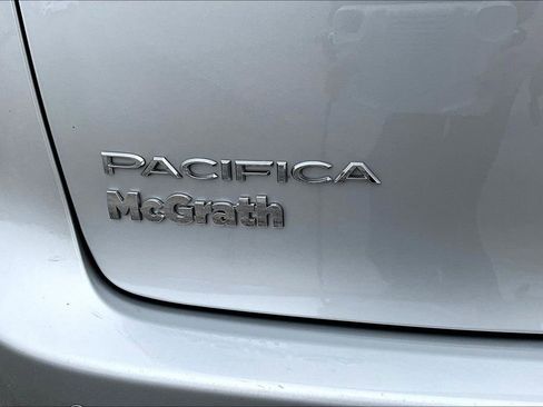 Used 2024 Chrysler Pacifica Touring-L image 22