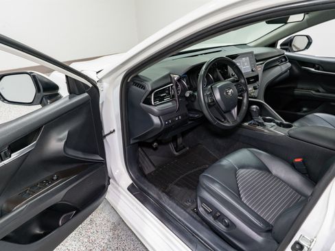 Used 2024 Toyota Camry SE image 12