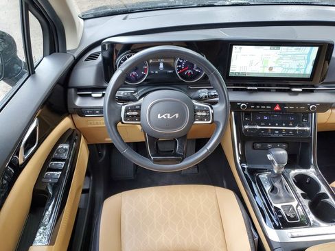 Used 2022 Kia Carnival EX FWD image 12