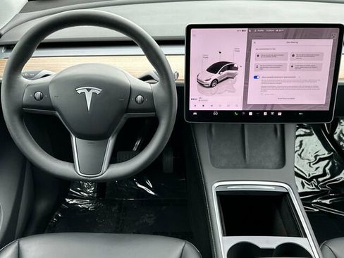 Used 2023 Tesla Model Y Long Range AWD/4WD image 18