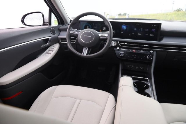 Used 2025 Hyundai Sonata SEL FWD image 24