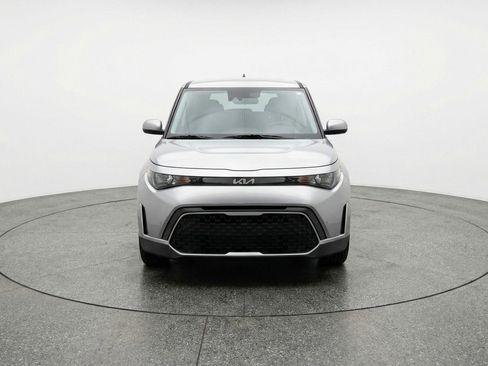Used 2025 Kia Soul LX w/ LX Technology Package FWD image 2