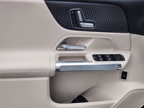 Certified 2025 Mercedes-Benz GLB 250 4MATIC image 10