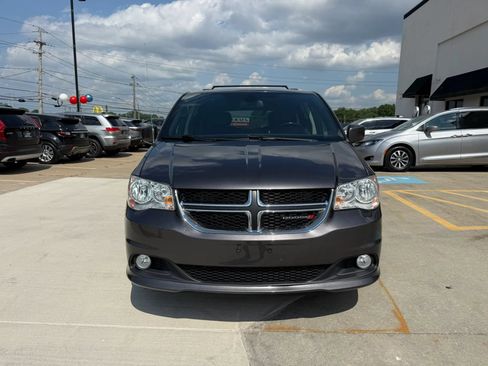 Used 2020 Dodge Grand Caravan SXT FWD image 2