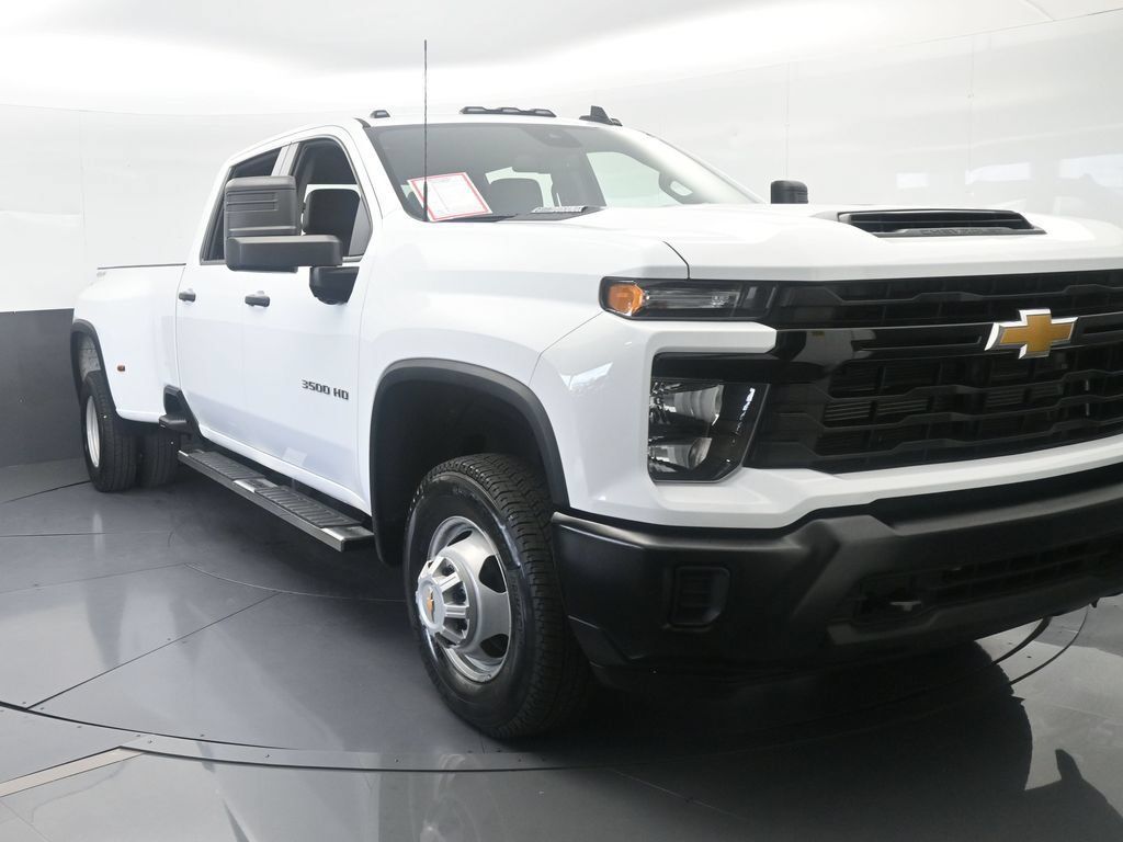 Used 2026 Chevrolet Silverado 3500 W/T AWD/4WD image 9