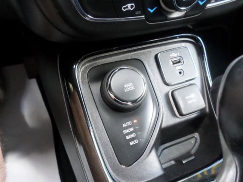 Used 2020 Jeep Compass Limited AWD/4WD image 19