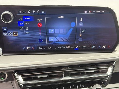 Used 2024 Chevrolet Traverse LT image 34