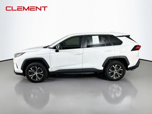 Used 2022 Toyota RAV4 LE FWD image 5
