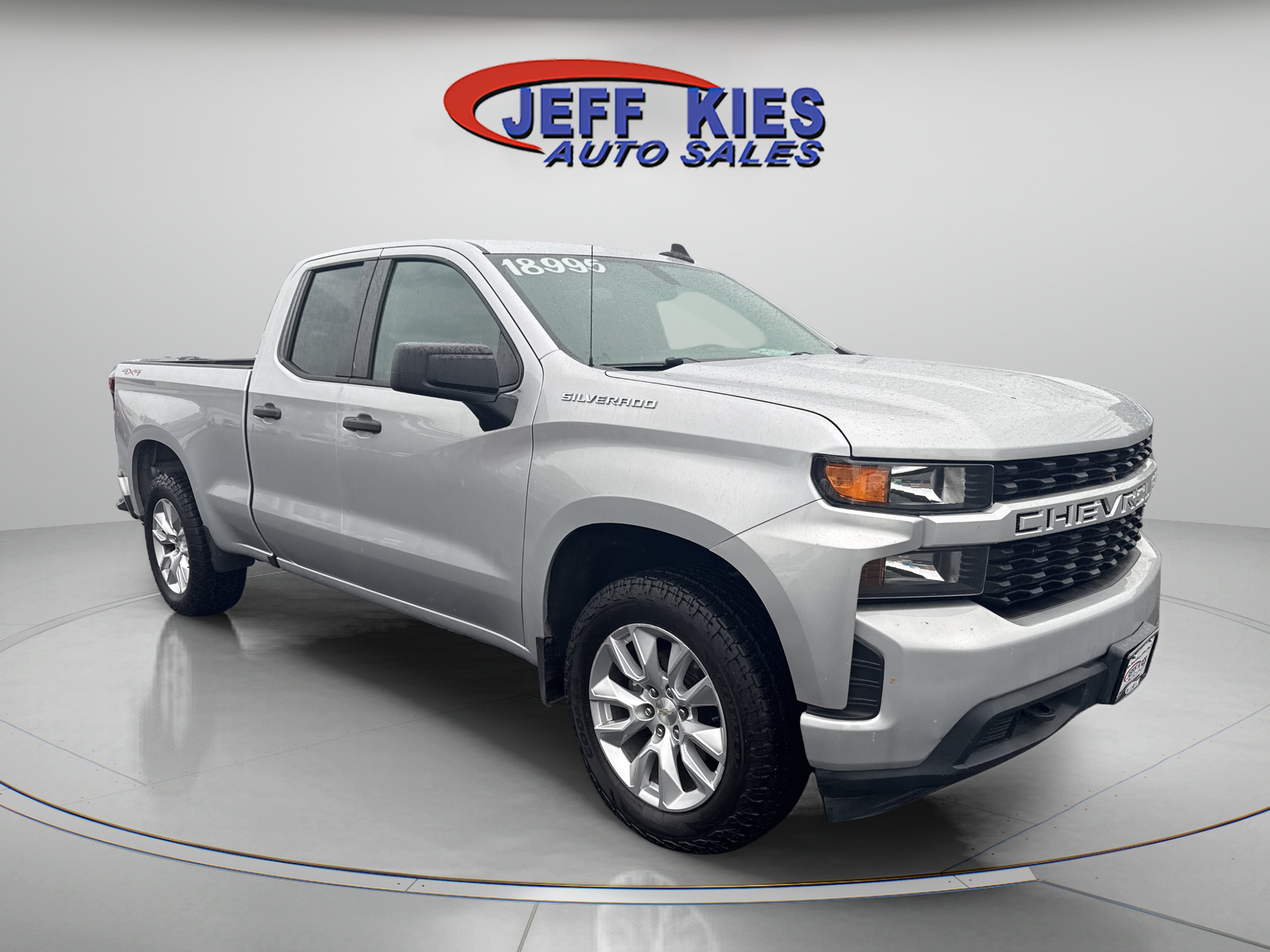 Used 2020 Chevrolet Silverado 1500 Custom w/ Custom Value Package AWD/4WD image 3