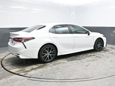 Used 2024 Toyota Camry SE image 7