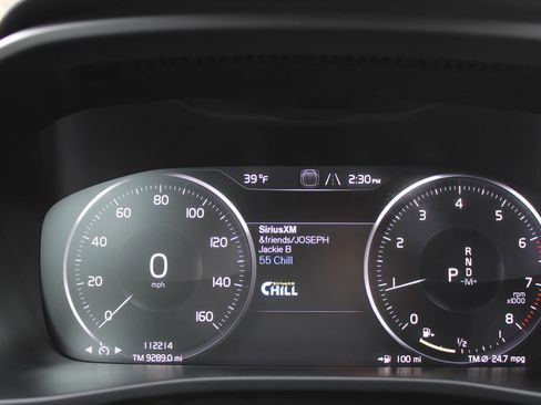 Used 2019 Volvo XC40 T5 Momentum image 24