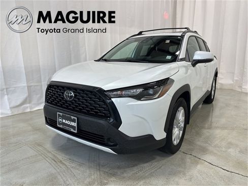 Used 2022 Toyota Corolla Cross LE image 1