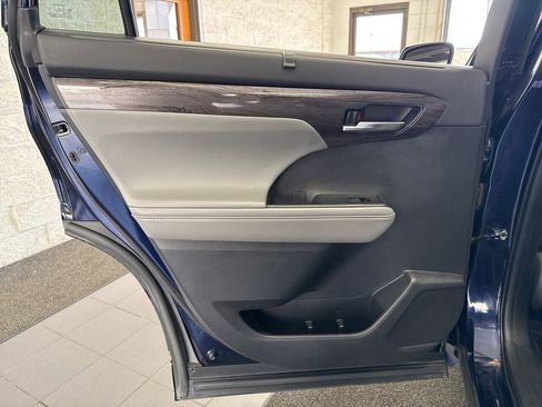 Used 2022 Toyota Highlander Platinum image 46