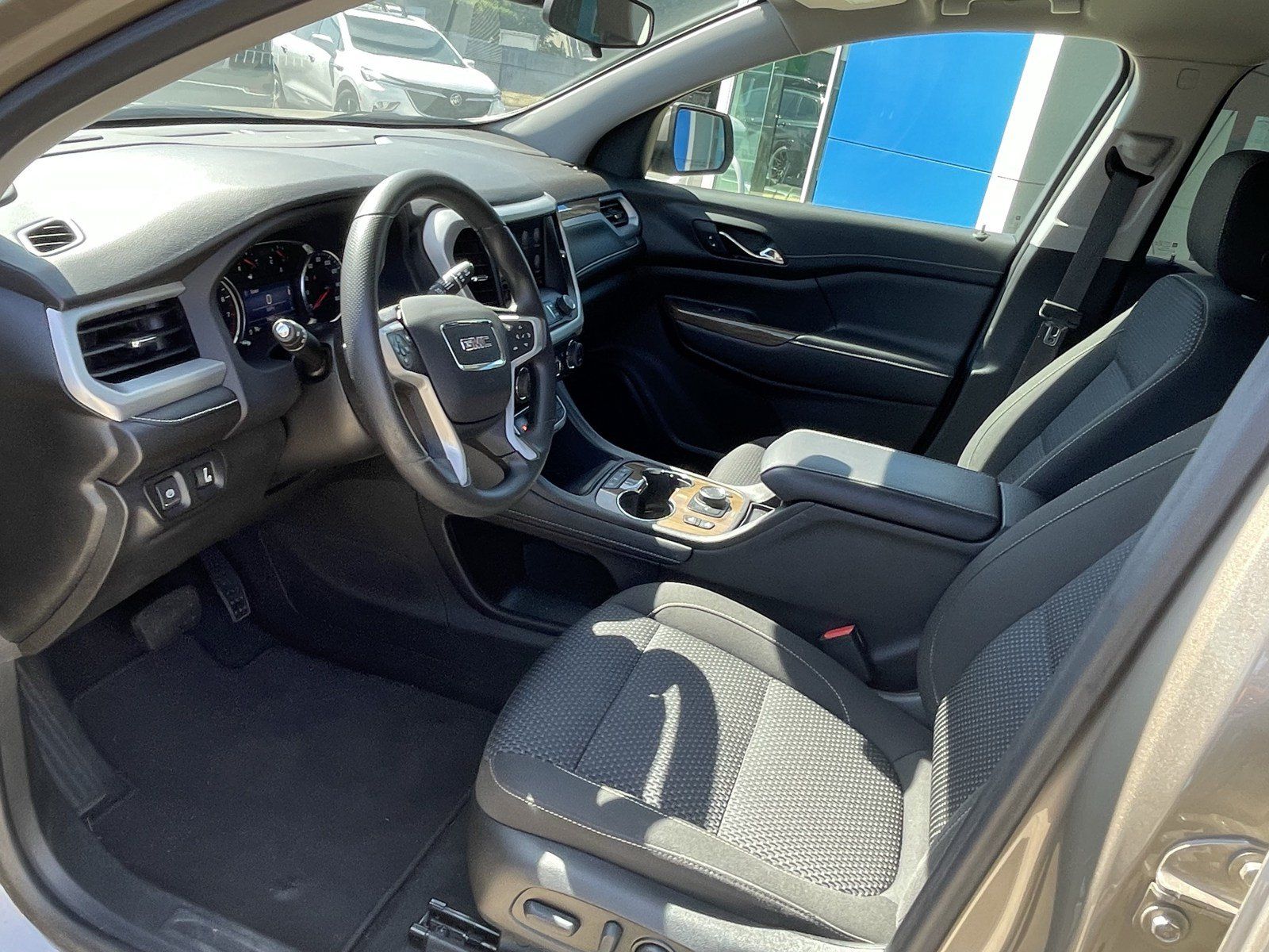Used 2023 GMC Acadia SLE w/ Driver Convenience Package AWD/4WD image 10