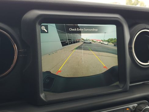 Used 2022 Jeep Gladiator Overland image 17