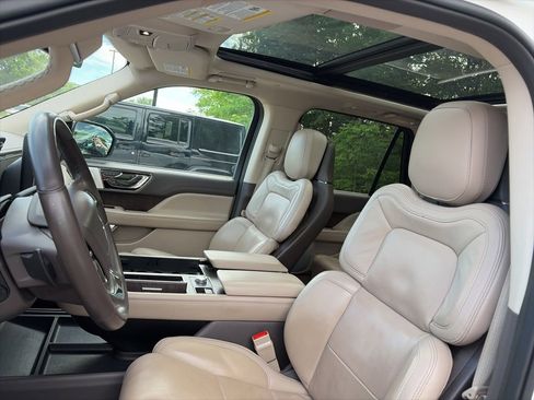 Used 2024 Lincoln Navigator Reserve AWD/4WD image 4