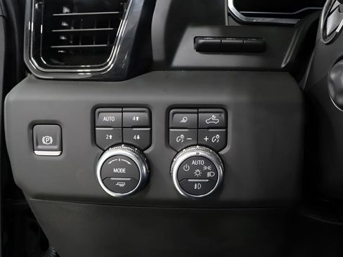 Used 2025 GMC Sierra 1500 AT4 w/ Technology Package image 19