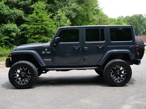 Used 2017 Jeep Wrangler Unlimited Sahara w/ Quick Order Package 23E Chief AWD/4WD image 47