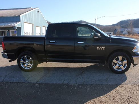 Used 2018 RAM 1500 Classic SLT image 5