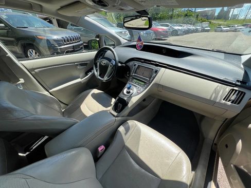 Used 2011 Toyota Prius Four w/ Solar Roof Pkg FWD image 12