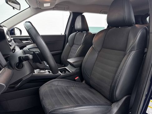 Used 2023 Mitsubishi Outlander SE image 18