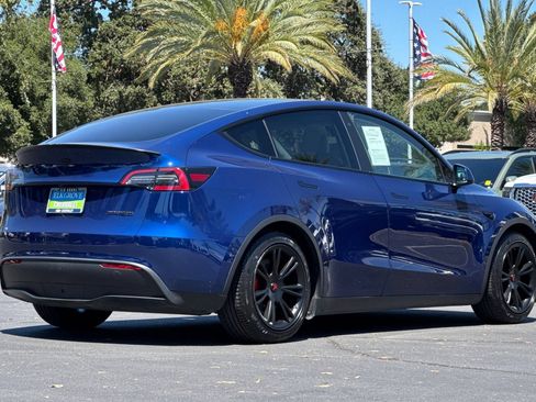 Used 2022 Tesla Model Y Performance AWD/4WD image 3