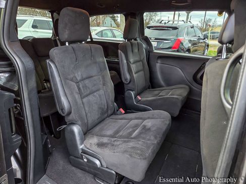 Used 2017 Dodge Grand Caravan SE image 29