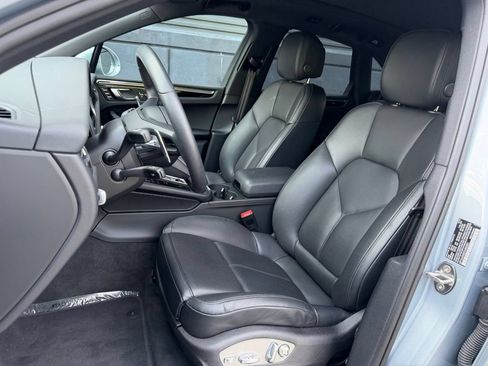 Certified 2026 Porsche Macan AWD/4WD image 5