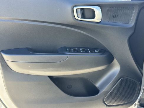 New 2026 Hyundai Venue SE image 8