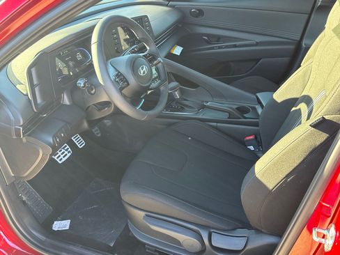 Certified 2025 Hyundai Elantra Sport image 9