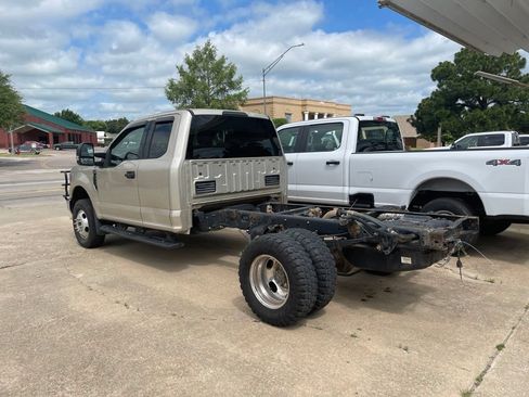 Used 2017 Ford F350 XLT AWD/4WD image 4