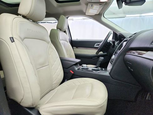 Used 2019 Ford Explorer Platinum AWD/4WD image 30