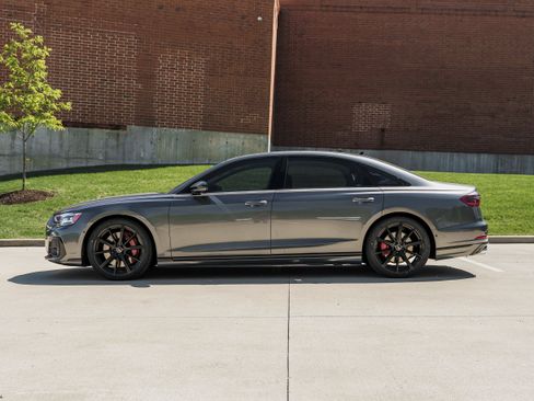Used 2022 Audi S8 AWD/4WD image 6
