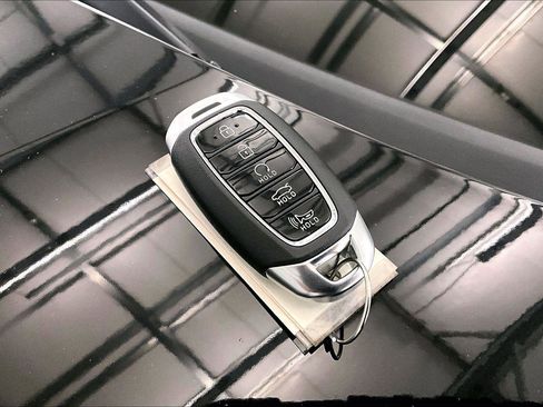 Used 2022 Hyundai Elantra SEL w/ Convenience + Premium Package image 9