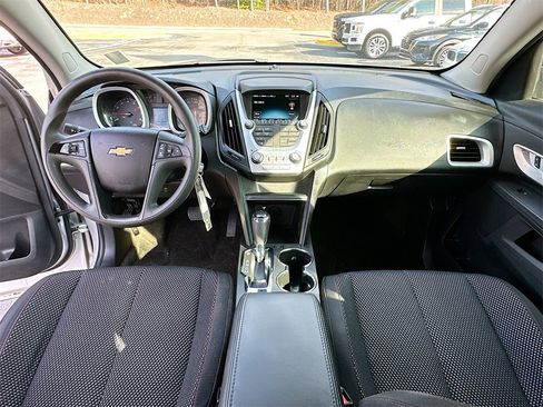 Used 2017 Chevrolet Equinox LS image 3