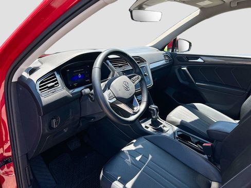 Used 2023 Volkswagen Tiguan SE w/ Panoramic Sunroof Package FWD image 27