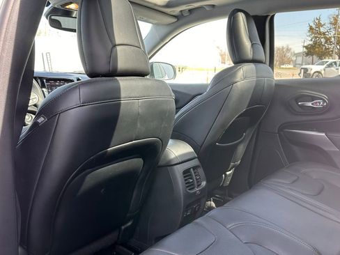 Used 2022 Jeep Cherokee Limited w/ Mopar Interior Package image 13
