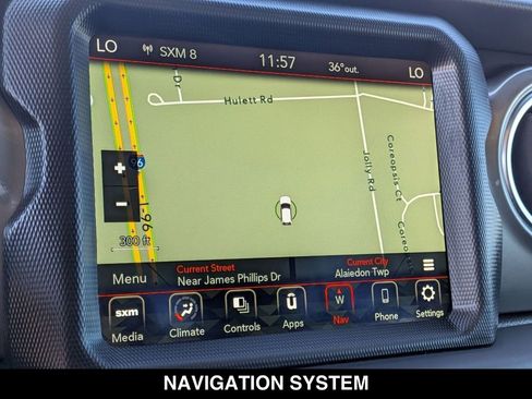 Used 2023 Jeep Gladiator Overland AWD/4WD image 4