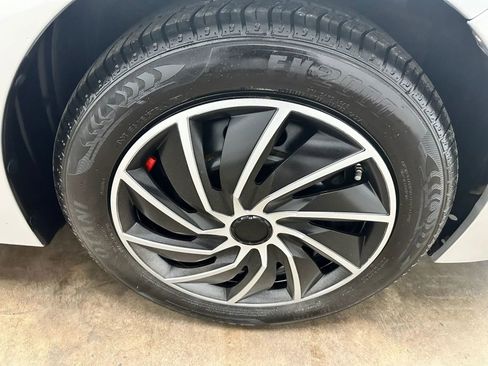 Used 2019 Toyota Corolla LE image 15