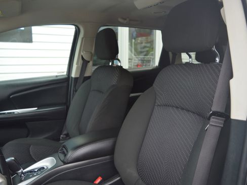 Used 2019 Dodge Journey SE w/ Connectivity Group FWD image 12