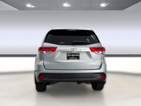 Used 2017 Toyota Highlander XLE AWD/4WD image 10