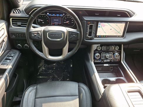 Used 2021 GMC Yukon Denali w/ Denali Premium Package AWD/4WD image 14