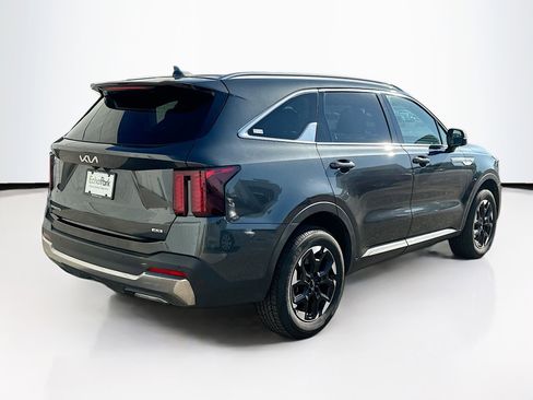 Used 2024 Kia Sorento S image 9