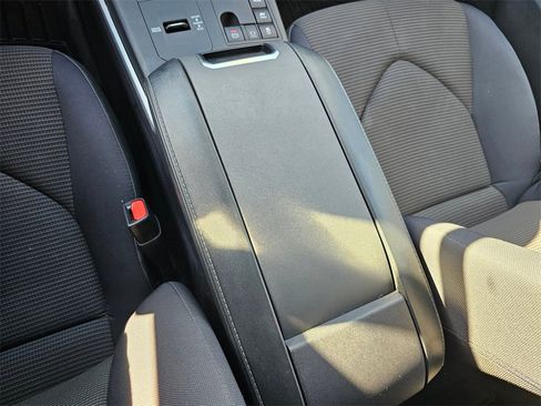 Used 2023 Toyota Highlander LE image 29