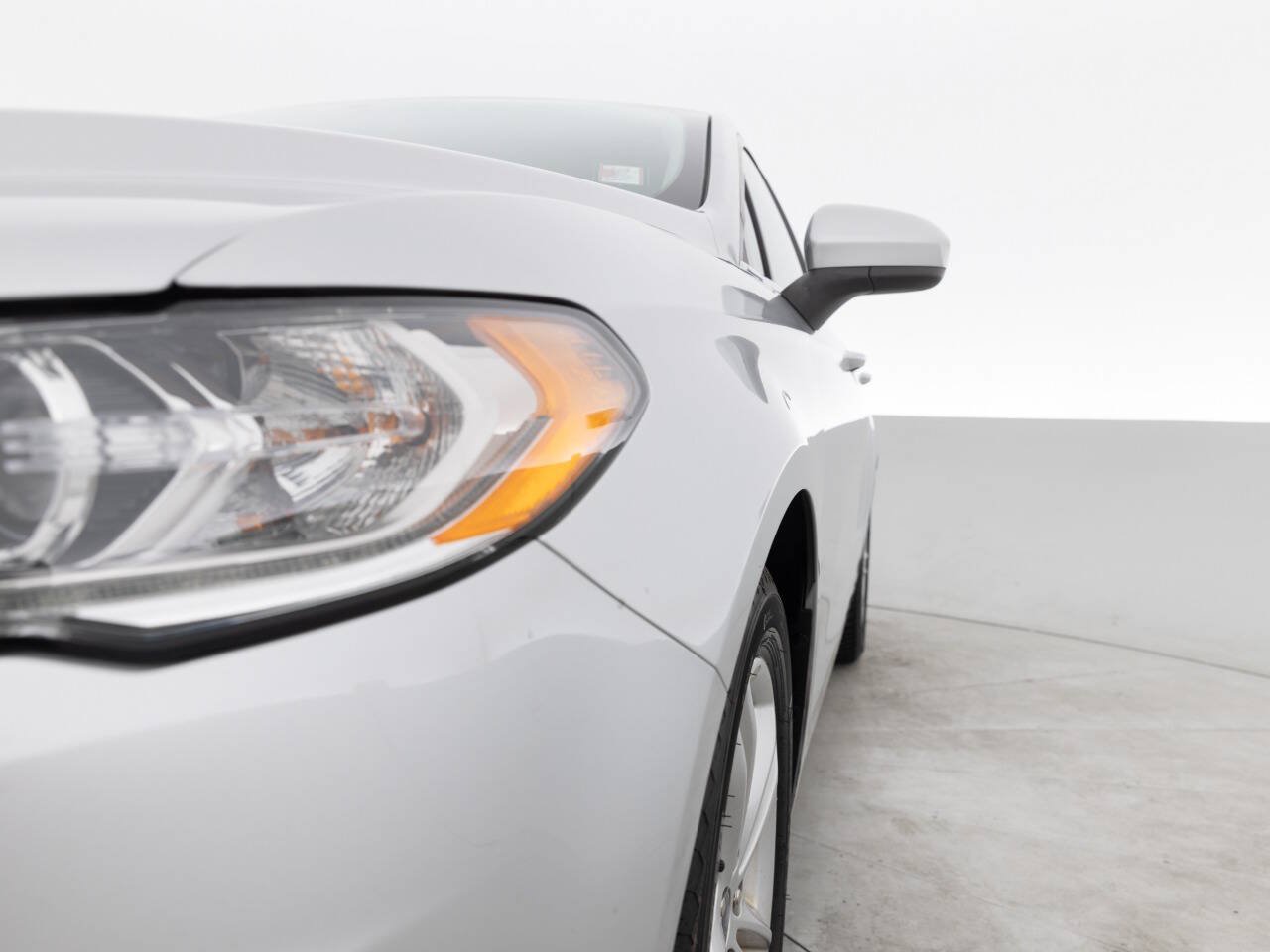 Used 2018 Ford Fusion SE w/ Fusion SE Technology Package FWD image 12