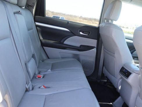 Used 2016 Toyota Highlander XLE AWD/4WD image 16