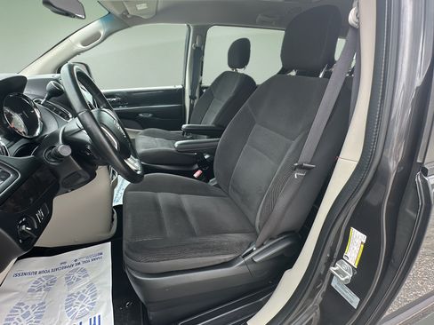 Used 2017 Dodge Grand Caravan SE w/ Power Window Group FWD image 16